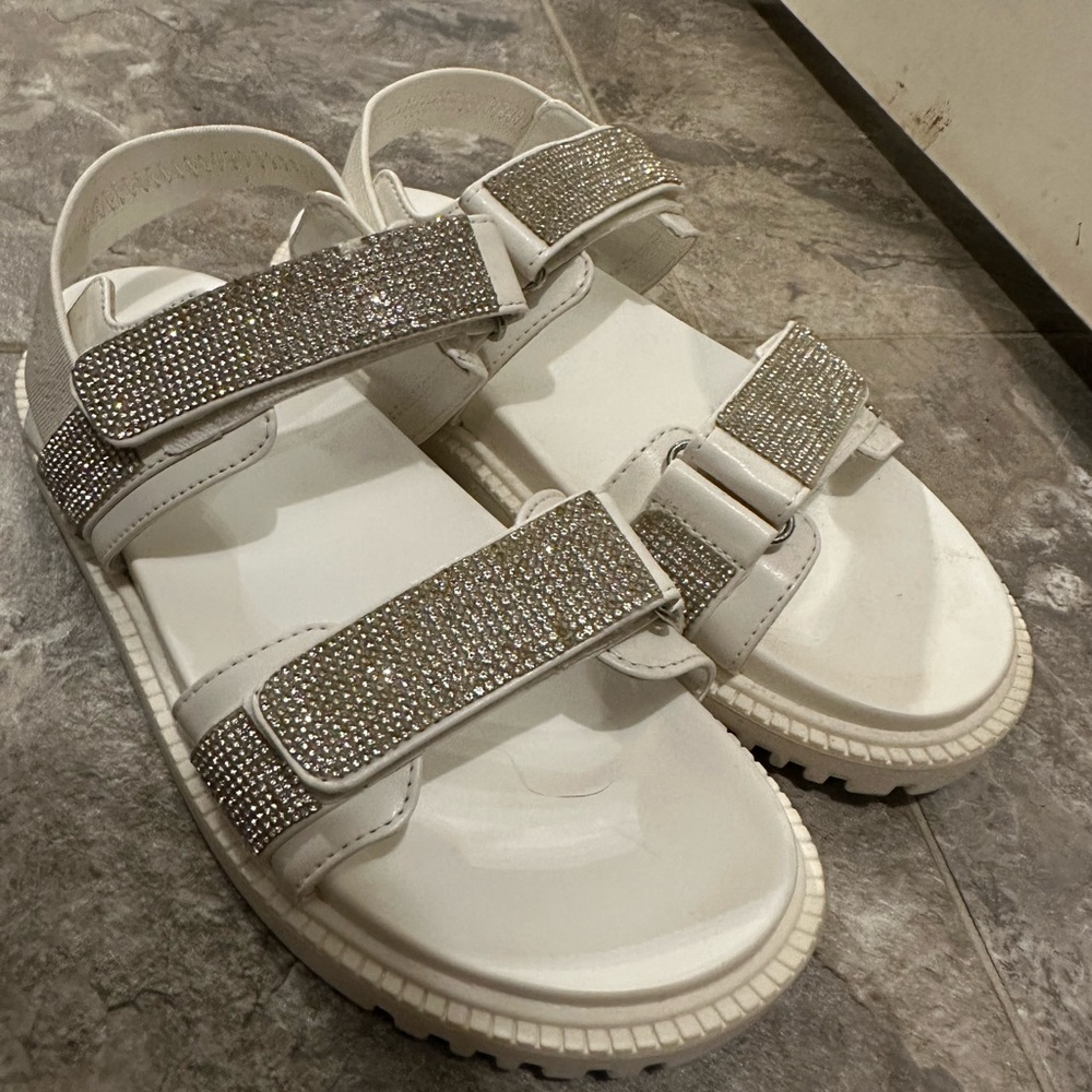 Chic White Sandals with Sparkling Accents